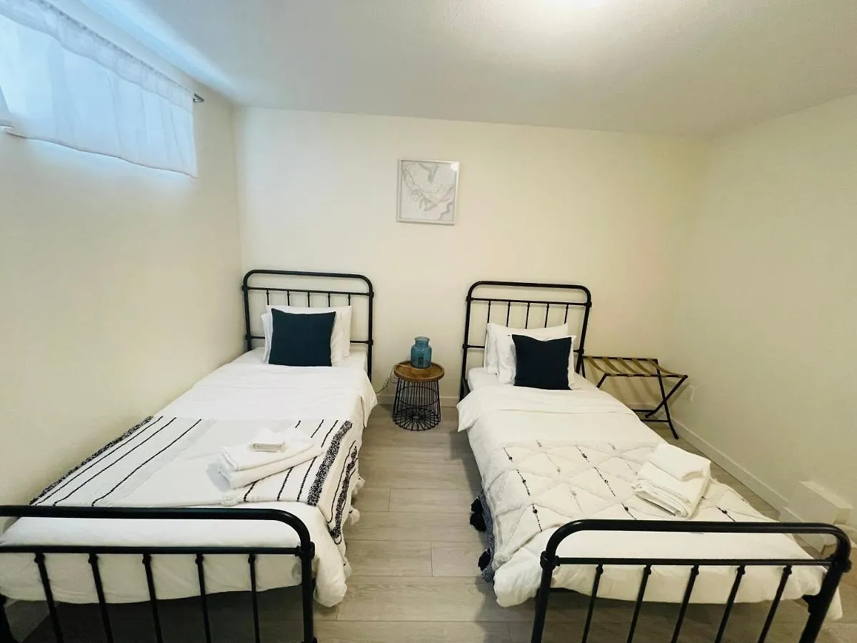 Adorable 2-Bedroom Basement In וונקובר